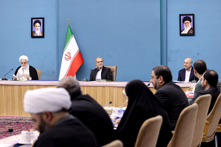 پزشکیان: مبنای عزل و نصب‌ها تخصص و تعهد باشد نه رابطه و سلیقه شخصی