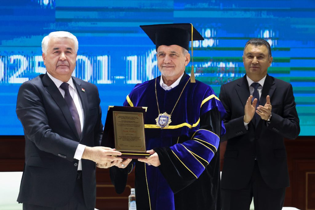 مسئولیت اجتماعی پزشکان در توجه اقشار آسیب‌پذیر باید در اولویت قرار گیرد – جمهورآنلاین