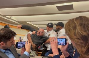 وقتی خبرنگار در جایگاه انسان فریاد اعتراض برمی‌دارد – جمهورآنلاین