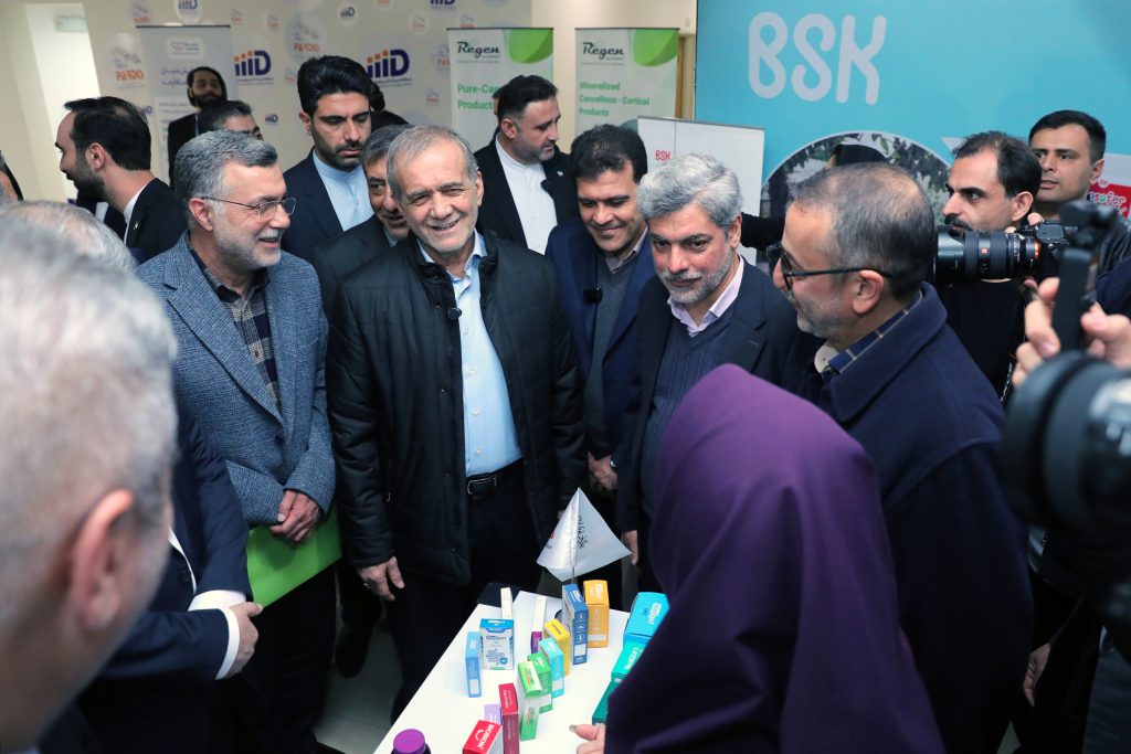 بازدید دکتر پزشکیان از نمایشگاه دارو و تجهیزات پزشکی – جمهورآنلاین