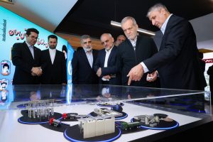 بازدید دکتر پزشکیان از نمایشگاه دستاوردهای صنعت هسته‌ای کشور