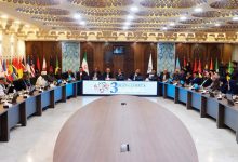 به گزارش پول و اعتبار: مهمانان سومین اجلاس همکاری‌های ایران و آفریقا در قالب فعالان اقتصادی و دیپلمات‌های کشورهای آفریقایی برای نخستین بار شامگاه سه‌شنبه 9 اردیبهشت 1404 با هدف توسعه مناسبات تجاری و معرفی ظرفیت‌های اقتصادی، صنعتی و گردشگری استان اصفهان، وارد این کلانشهر شدند و به مدت 2 روز از 10 مرکز صنعتی، علمی و فناوری این استان بازدید کردند.