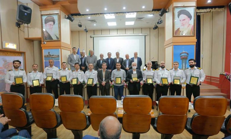در مراسم اختتامیه نخستین همایش علمی تخصصی سالانه همافزایی دانش فنی راهنمایان کشتی از مقالات برگزیده و نویسندگان آنها تقدیر شد.