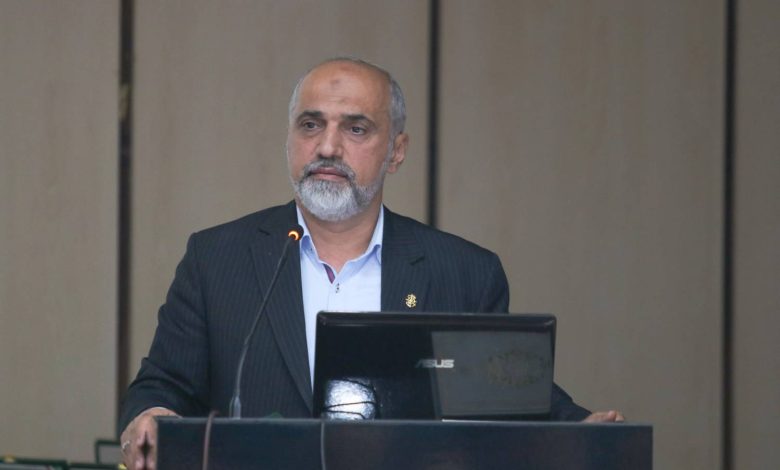 به گزارش پول و اعتبار، عضو هیأت عامل و معاون امور دریایی سازمان بنادر و دریانوردی با بیان این مطلب در نخستین همایش سالانه راهنمایان کشتی نگین سبز اظهار داشت: شما دریاییان و دریادلان بزرگ که به‌عنوان راهنما فعالیت می‌کنید و همچنین تیم‌هایی که در قالب کشتی‌بانان در دفاتر خدمات دریایی حضور دارند، از نظافتچی گرفته تا دیگر امور، همه ما در نهایت اعضای یک خانواده هستیم.