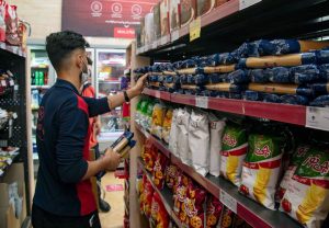 کالاهای ضروری به وفور در انبارها و فروشگاه‌ها موجود است