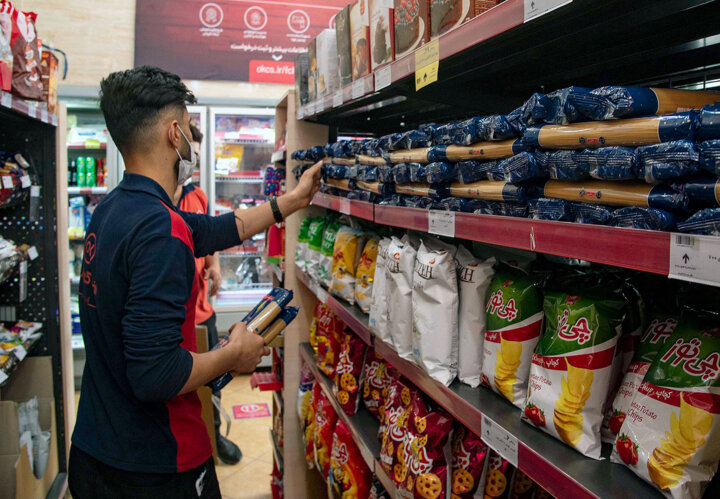 کالاهای ضروری به وفور در انبارها و فروشگاه‌ها موجود است