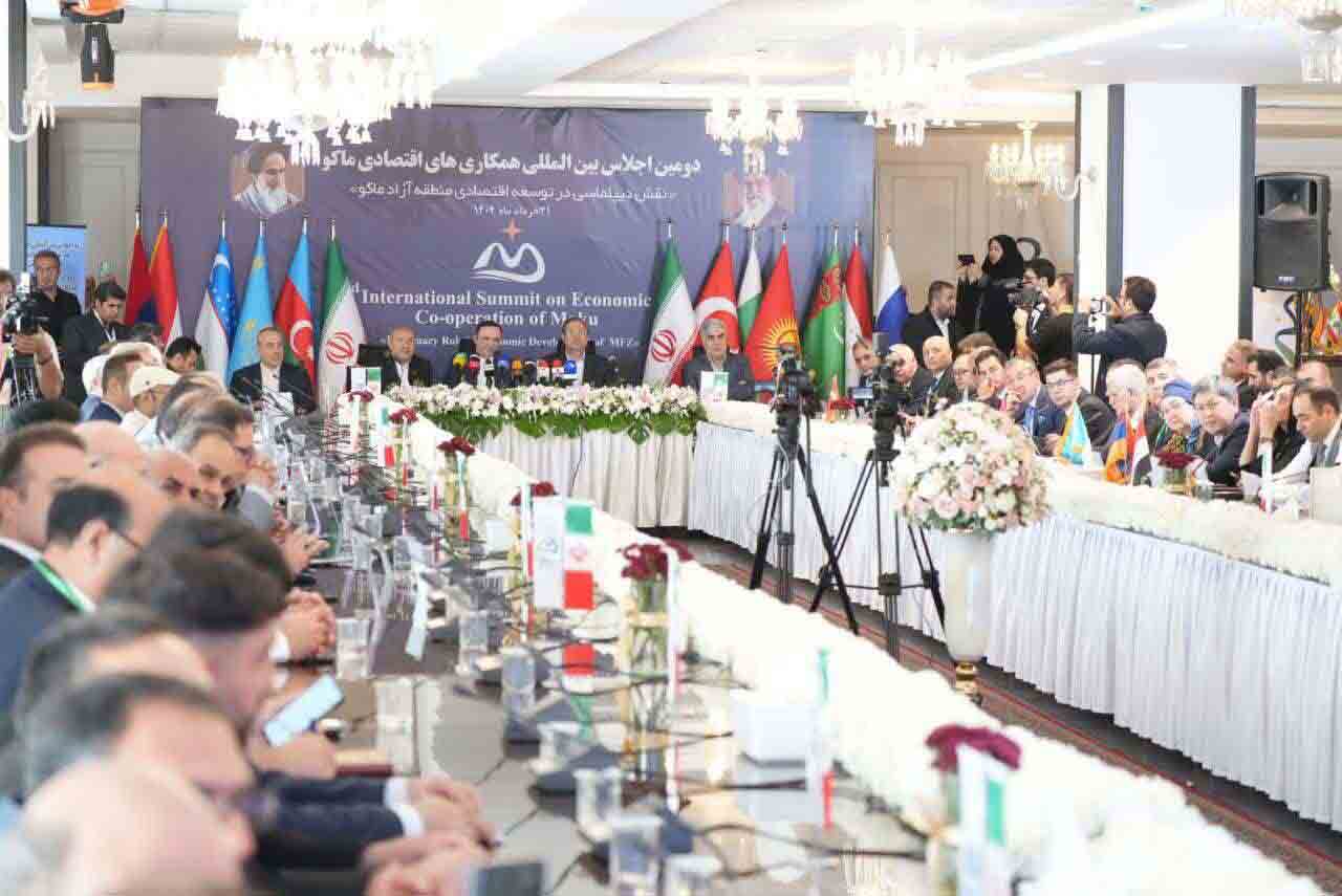 گسترش تعامل با همسایگان و رشد اقتصادی اولویت جمهوری اسلامی ایران است