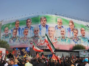 وداع مردم تهران با قهرمانان مقاومت؛ بدرقه سرداران و دانشمندان شهید + عکس