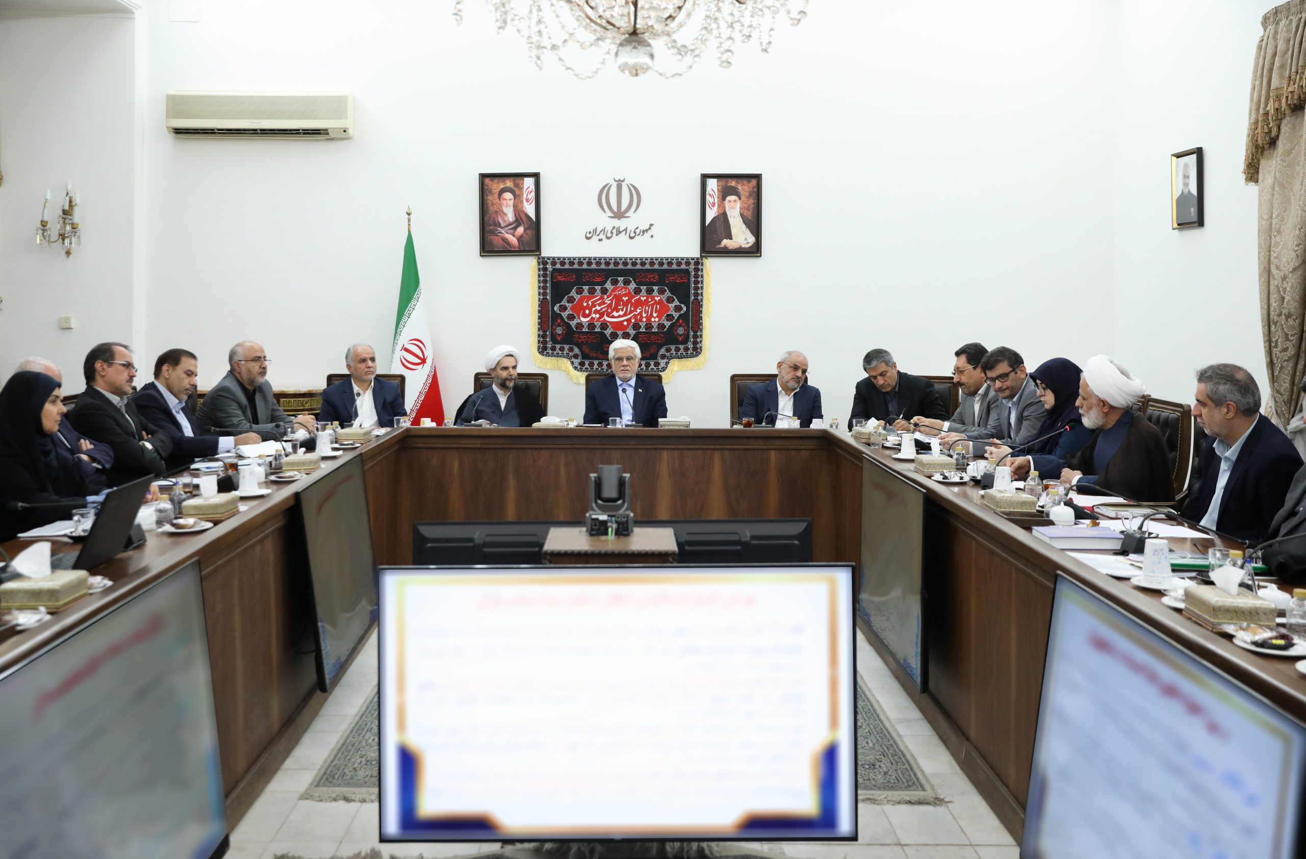 در صورت نیاز انبارهایی که مملو از کالا است را باز می‌کنیم