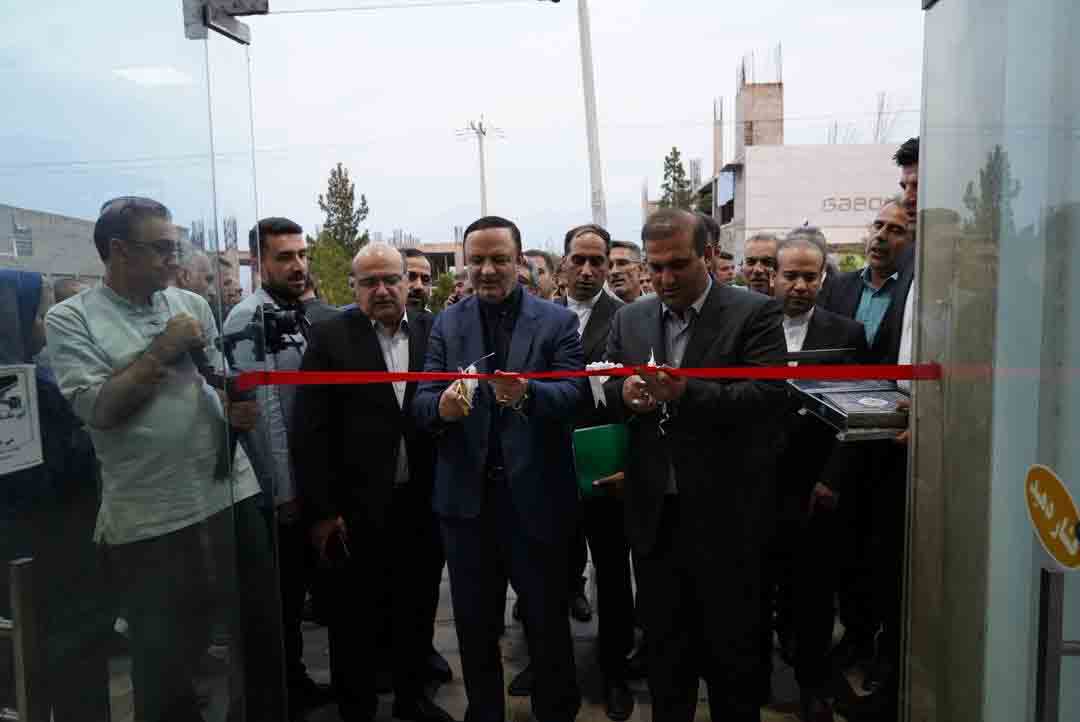 نخستین دفتر خدمات هوشمند مناطق آزاد در ارس افتتاح شد / اولین گردشگر خارجی کارت مناطق آزاد ایران را دریافت کرد – جمهورآنلاین