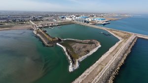 معاون عمران و زیربنایی سازمان منطقه آزاد انزلی خبر داد: آغاز عملیات لایروبی اسكله مارینا بعد از ركود در راستای كمك به فعالین اقتصادی