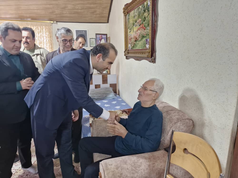 هم‌زمان با بیست و هفتمین سالگرد درگذشت کاپیتان سیروس قایقران؛ تجلیل طاعتی مقدم از پدر سیروس قایقران و پدر فوتبال گیلان