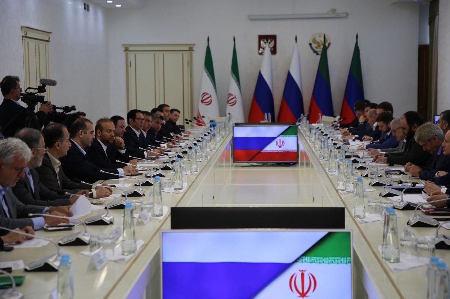 در سفر یک‌روزه مسرور به ماخاچکالا انجام شد؛ برنامه‌ریزی برای ایجاد پرواز كیش ـ رشت ـ ماخاچكالا / تأكید بر گسترش روابط میان ایران و داغستان روسیه در زمینه‌های ترانزیت و كارگو