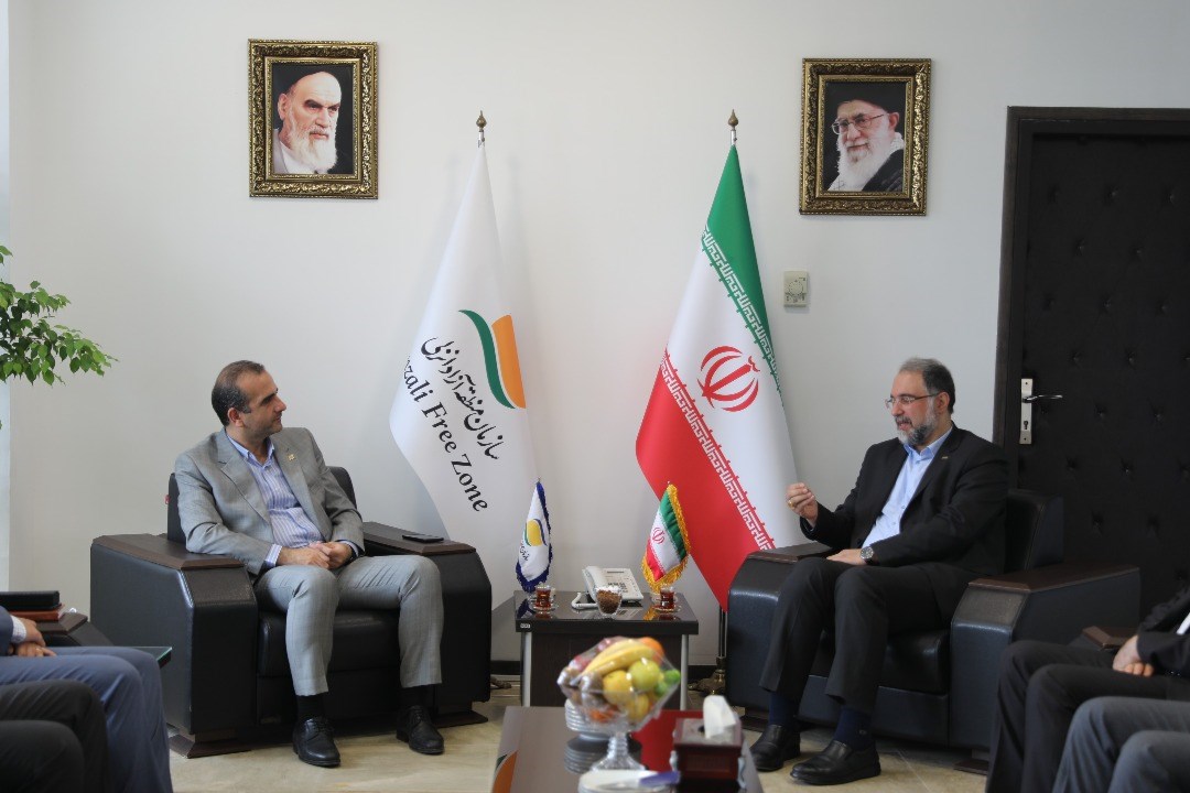 توسعه اقتصاد دریا محور با تقویت همکاری‌های بخش دولتی و خصوصی؛ دیدار مدیرعامل شركت كشتیرانی دریای خزر با مدیرعامل سازمان منطقه آزاد انزلی