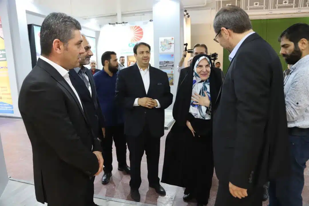 بازدید از غرفه منطقه آزاد ماکو در نمایشگاه بین‌المللی حمل‌ونقل و لجستیک