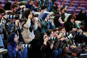 کار خبرنگاران فرهنگی ظاهرا مفرح و عملا دشوار است – جمهورآنلاین