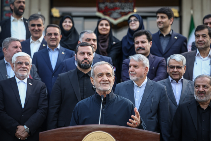 دولت با همه محدودیت‌ها، مسیر اصلاح مشکلات کشور را در پیش گرفته است – جمهورآنلاین