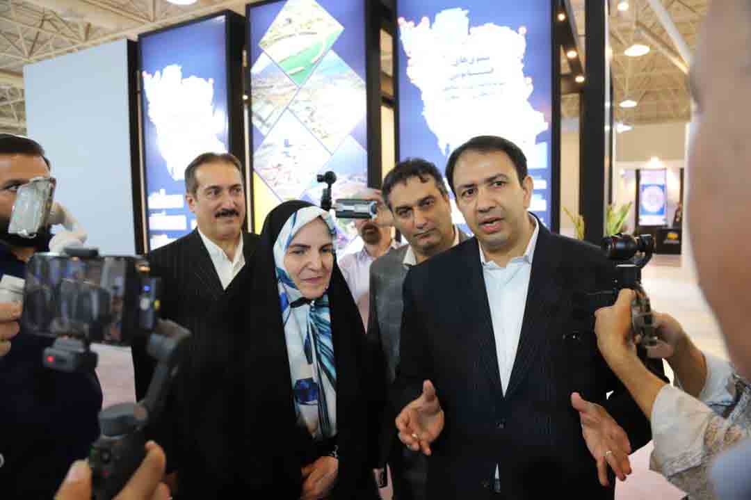 حضور مشاور رئیس‌جمهور در پاویون اختصاصی مناطق آزاد در ششمین نمایشگاه بین‌المللی حمل و نقل و لجستیک – جمهورآنلاین