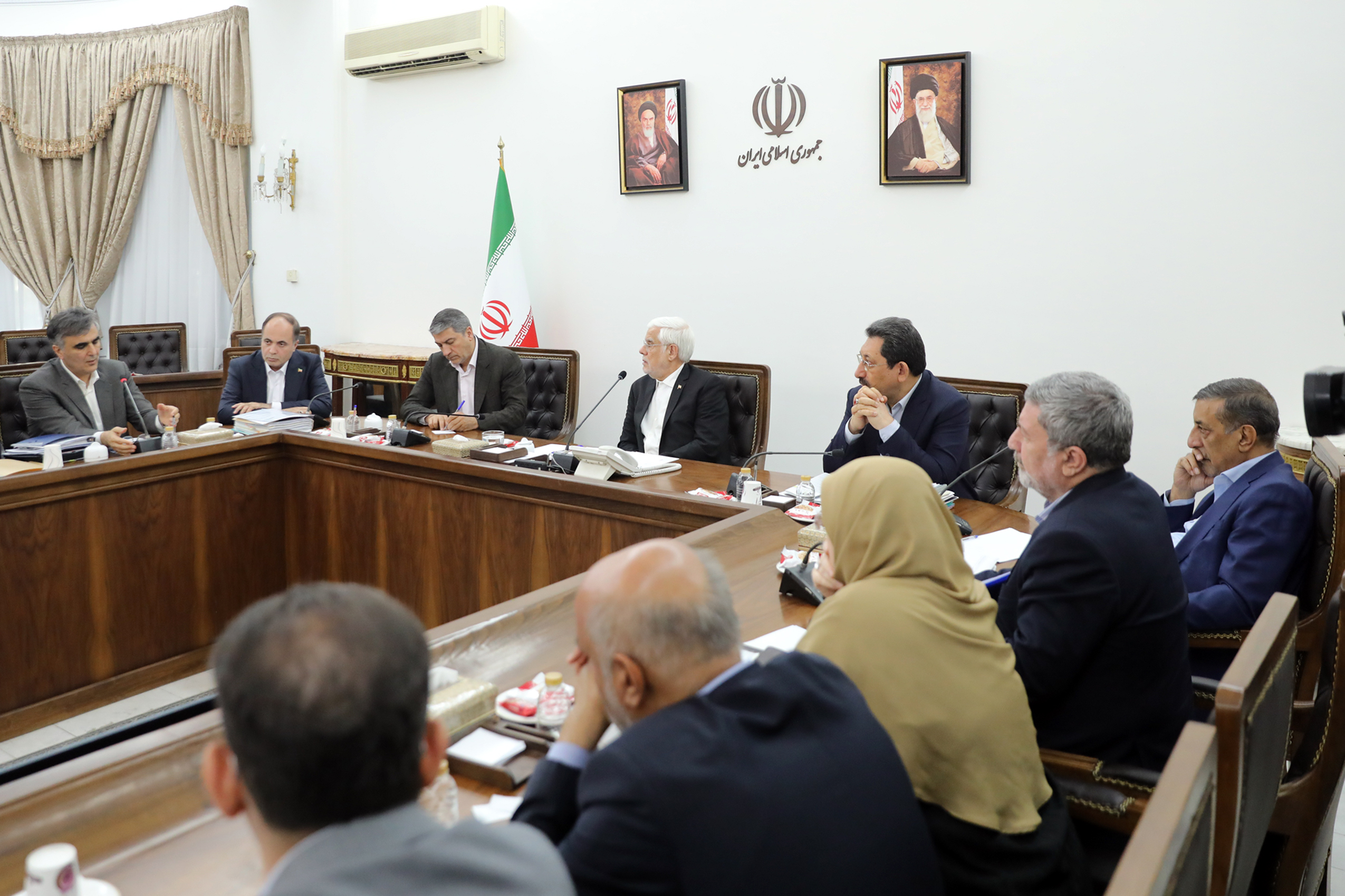 تصمیمات ستاد تنظیم بازار برای توزیع کالاهای اساسی با هدف مقابله با افزایش قیمت‌ها