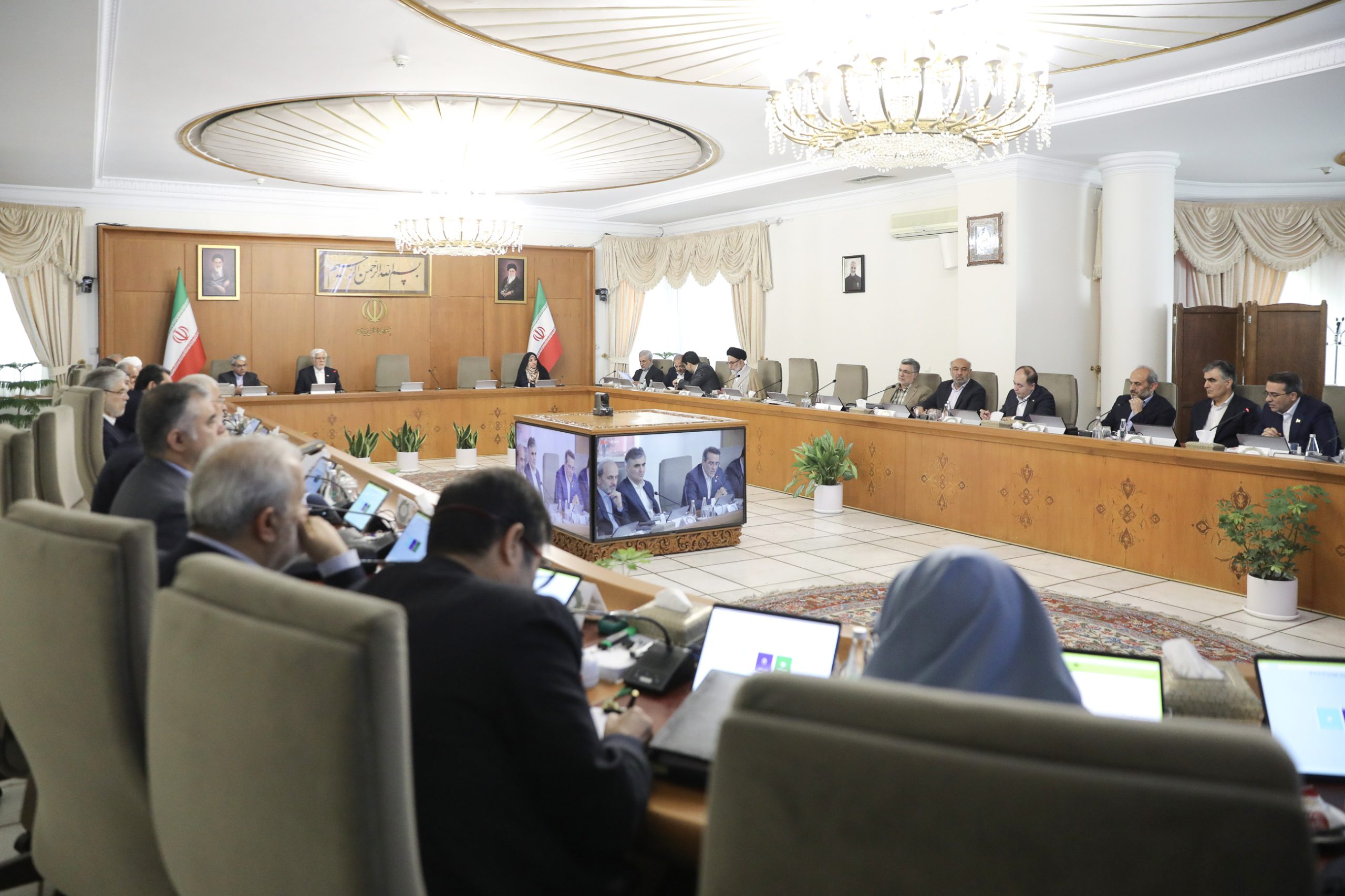 نخبگان و تریبون‌داران اظهاراتی مطرح نکنند که موجب کاهش وحدت و انسجام ملی شود – جمهورآنلاین