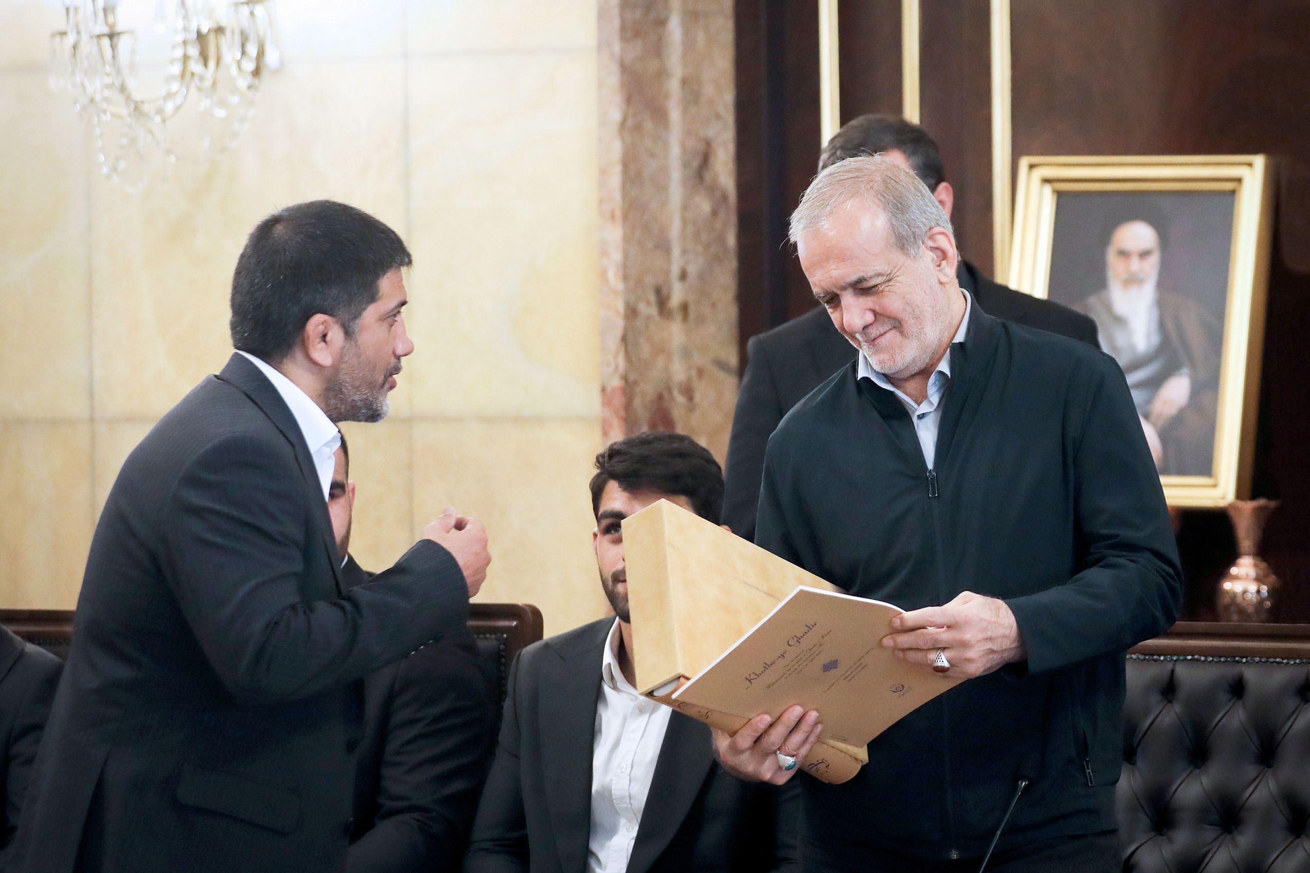 دنیا ما را تحت فشار قرار داده تا تسلیم شویم، اما تسلیم شدن در وجود ما نیست – جمهورآنلاین