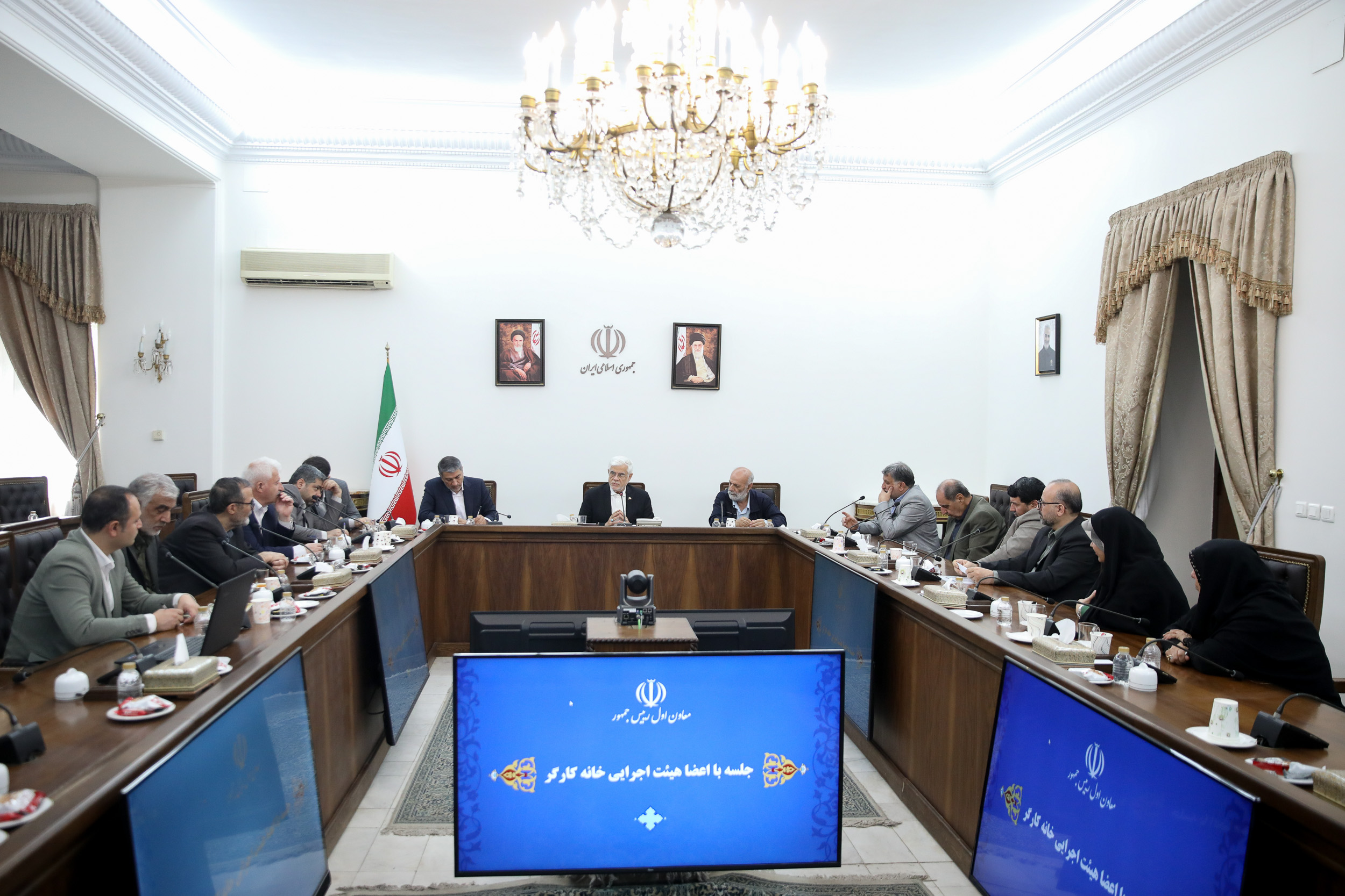 باید زنجیره تأمین و تولید کالاهای اساسی به عهده بخش خصوصی باشد – جمهورآنلاین