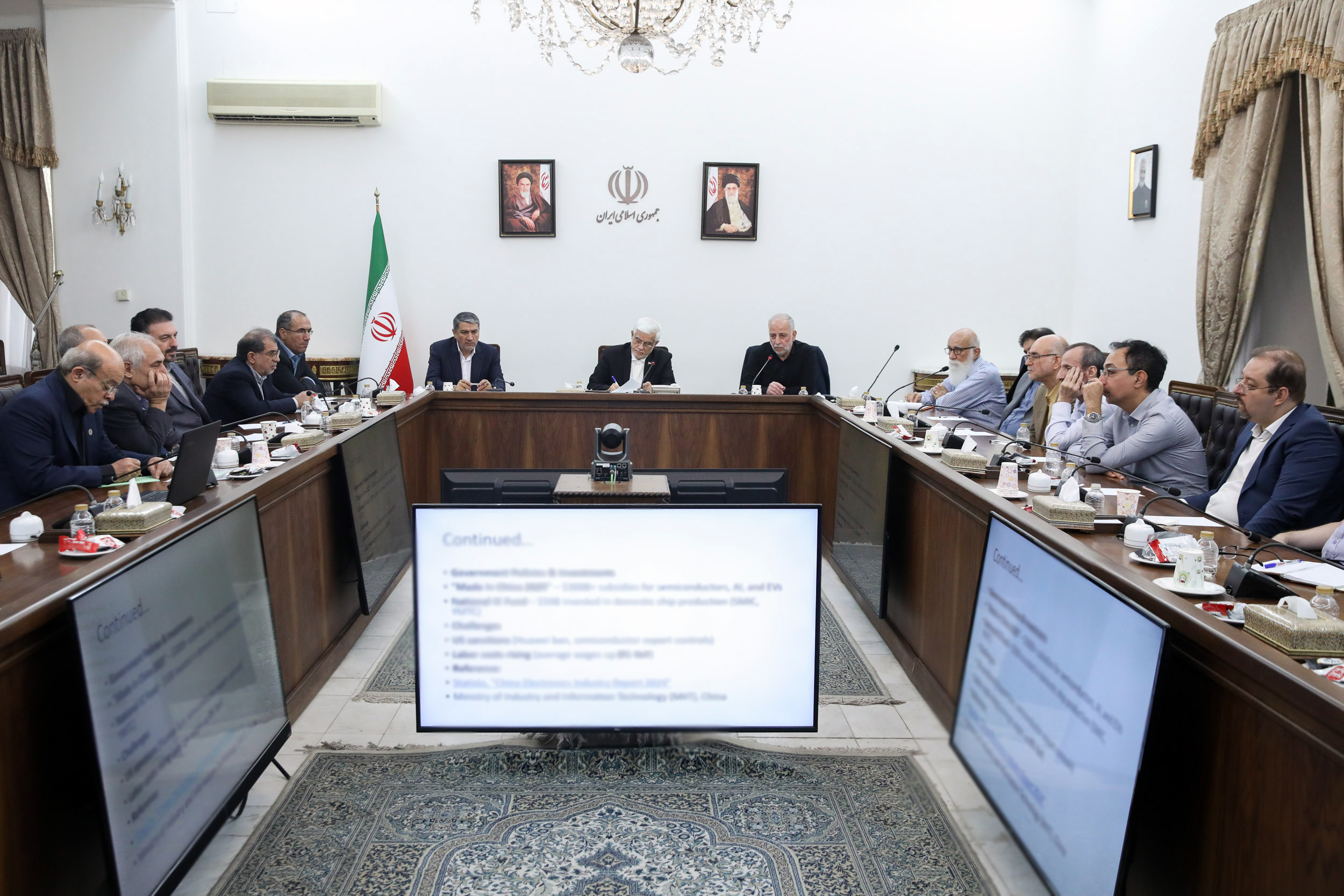 دکتر عارف: مزیت کشور نیروی انسانی و جوانان تحصیل کرده و نه منابع زیرزمینی است