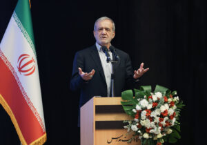 راه عبور از وضعیت نامطلوب فعلی تکیه بر متخصصان، فارغ از نوع پوشش آنان است