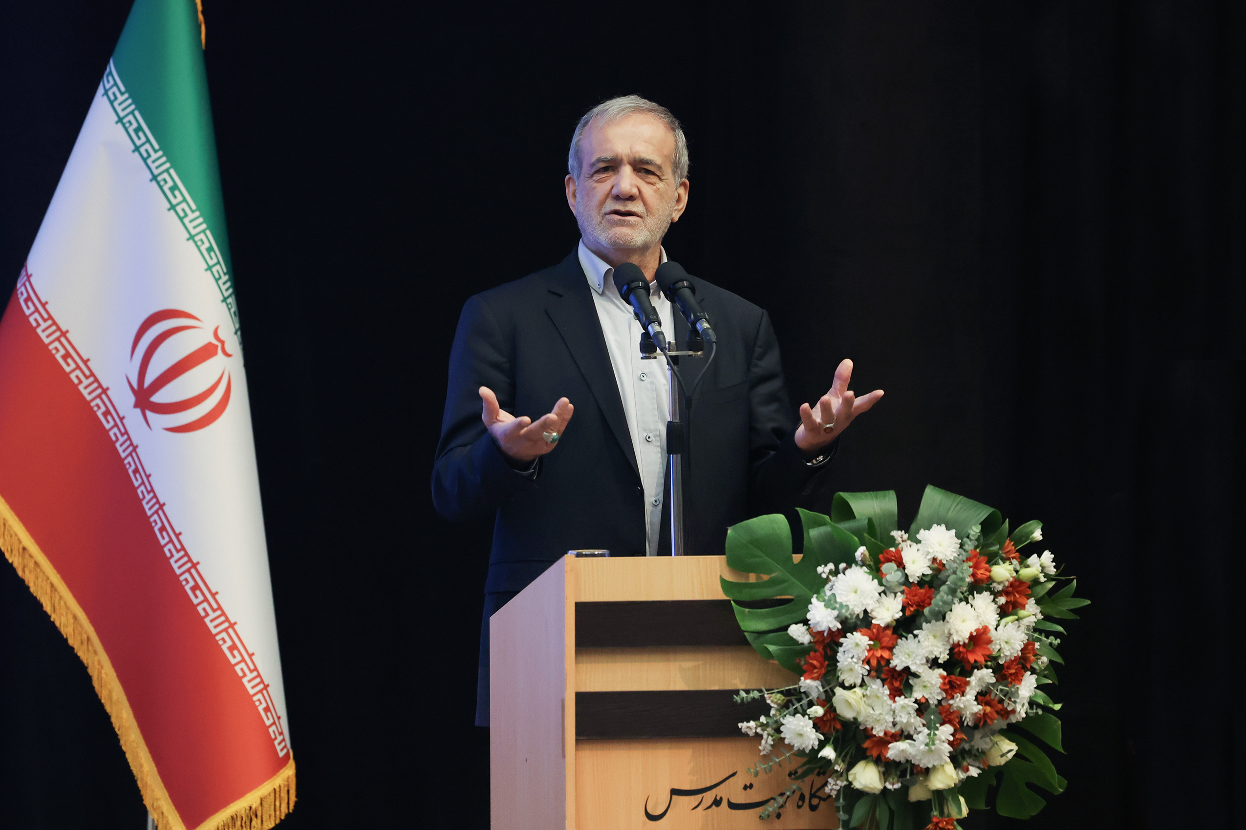 راه عبور از وضعیت نامطلوب فعلی تکیه بر متخصصان، فارغ از نوع پوشش آنان است