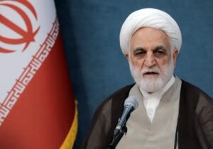 مراقب باشیم در زمین دشمن بازی نکنیم