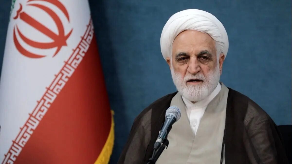 مراقب باشیم در زمین دشمن بازی نکنیم