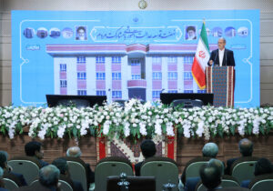 کسانی که برای عشق،انسانیت ومردم از منافع خود می‌گذرند، قهرمانان واقعی این سرزمین‌اند