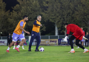 رئیس‌جمهور همراه با ملی‌پوشان فوتبال کشورمان پا به توپ شد