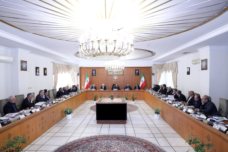 اگر واقعا دل‌مان برای مردم و مملکت می‌تپد، باید ناترازی منابع و مصارف را سامان دهیم