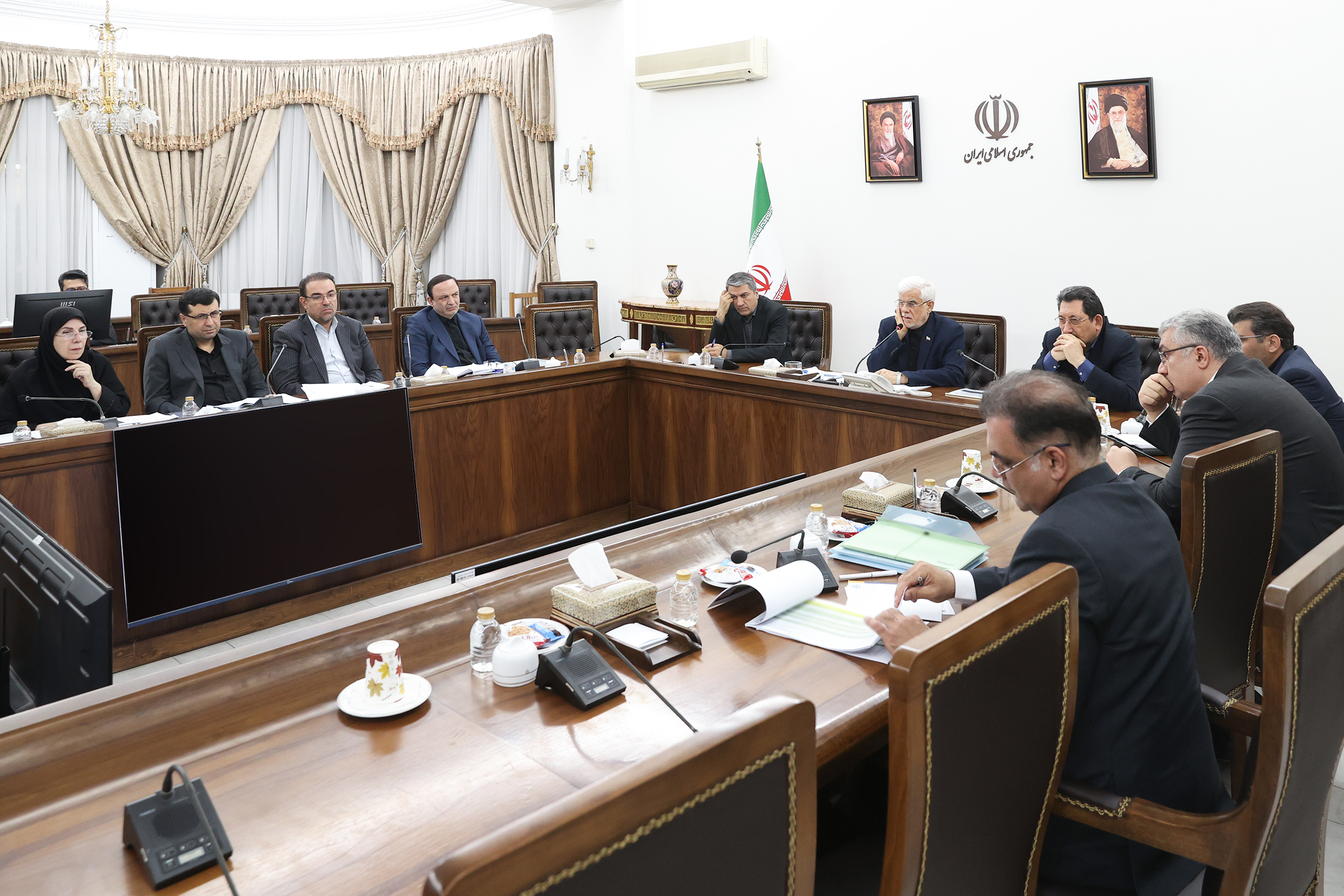 تشکیل کارگروهی جهت بررسی و تصمیم‌گیری برای رفع مشکلات صنعت نساجی