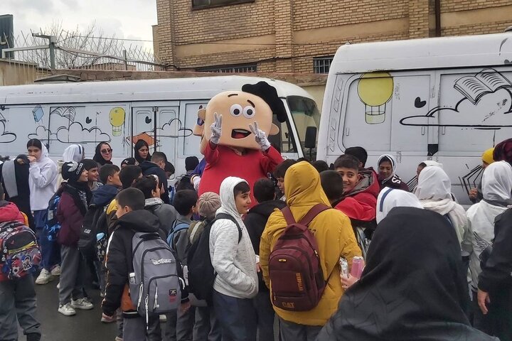 فعالیت کتابخانه‌های سیار در کوچه‌های تبریز