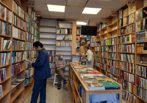 میانگین مطالعه روزانه ایرانی‌ها ۱۱ دقیقه؛ کتاب کاغذی همچنان محبوب‌ترین انتخاب