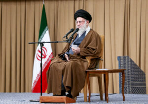 همه بدانند که علاج بسیاری از مشکلات در قوی شدن است