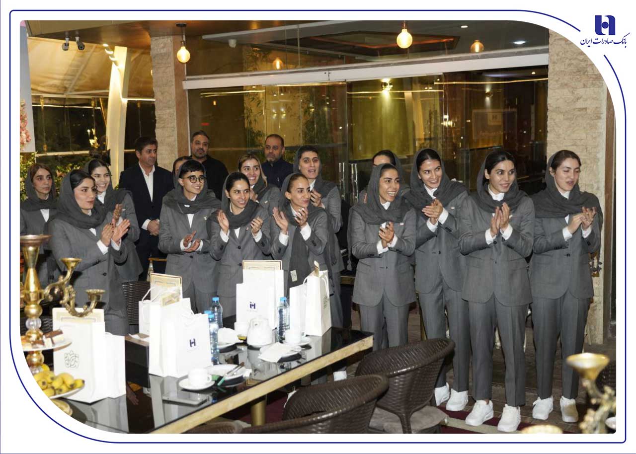 دختران افتخارآفرین فوتسال با همراهی بانک صادرات ایران رهسپار مسابقات جهانی شدند