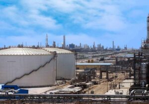 بازدیدمعاون نظارت برتولید و زنجیره تأمین صنایع پتروشیمی خلیج‌فارس از پتروشیمی اروند