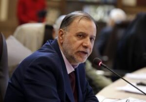 بحث‌ها و مشاجره‌های بی‌ثمر تنها وقت شورا را تلف می‌کند 