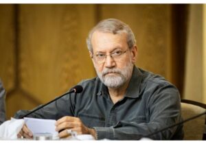 باید یک مقاومت ملی در برابرخواسته‌های آمریکا شکل بگیرد و ایرانیان سرحرف خودبایستند