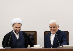 ارائه گزارشی از اقدامات و برنامه‌های دولت برای مدیریت و کنترل بازار ارز