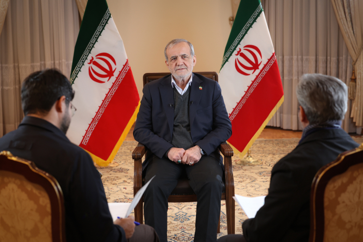 با قدرت تمام مشکلات، تحریم‌ها و فشارها را پشت سر خواهیم گذاشت