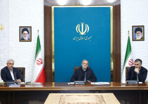 تضعیف داخلی در شرایط فشار بیرونی، به کشور آسیب جدی می‌زند