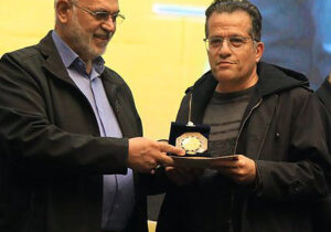 نشان شهروند افتخارآفرین به خبرنگار روزنامه شهرمردم رسید