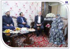 دیدار مدیرعامل بانک صادرات ایران با مادر و خانواده «شهید محمدنبی محمدی»