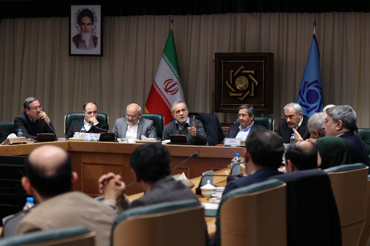 دستور مهم دکتر پزشکیان برای رفع موانع اجرایی تفویض اختیارات استانداران مرزی