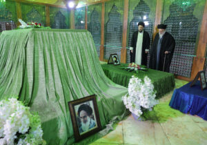 رهبر انقلاب در مرقد مطهر امام راحل(ره) حضور یافتند