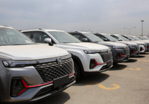 ۹ هزار خودرو در انتظار ترخیص از گمرک/ ۲۲ هزار خودرو برای جانبازان تامین شد